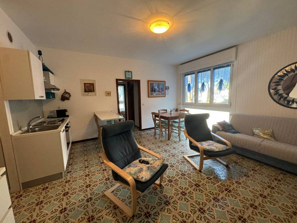 Appartamento a Comacchio in Viale Giacomo Leopardi, 14 - Foto 2