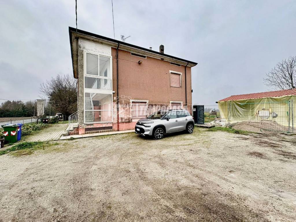 Casa indipendente a Mirandola in Via Cazzuola 3/5 - Foto 3