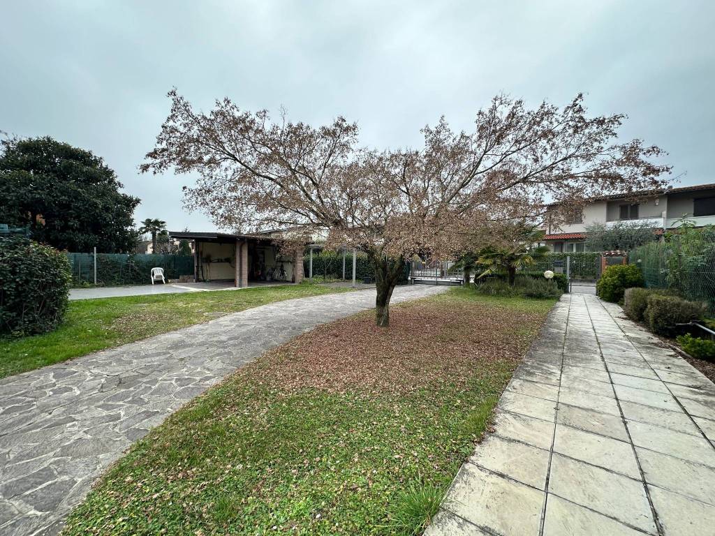 Villa a Gorle in Via Ugo Foscolo, 3 - Foto 2