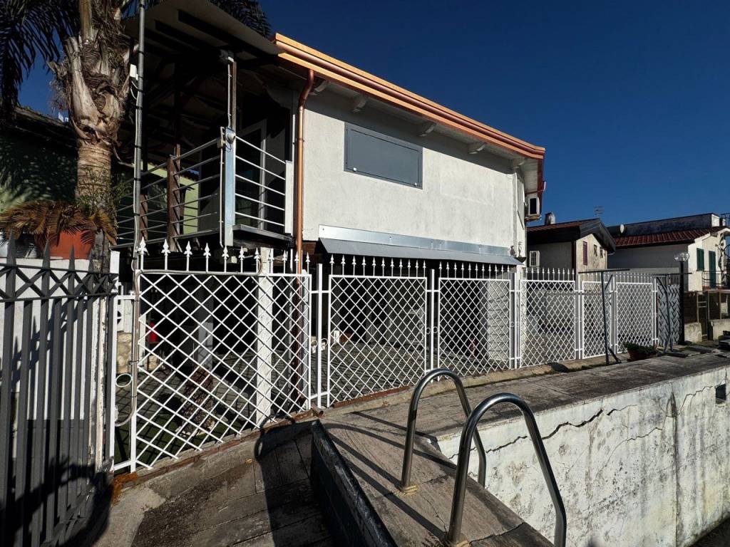 Villa a Giugliano in campania in Via Scipione l'Africano - Foto 2