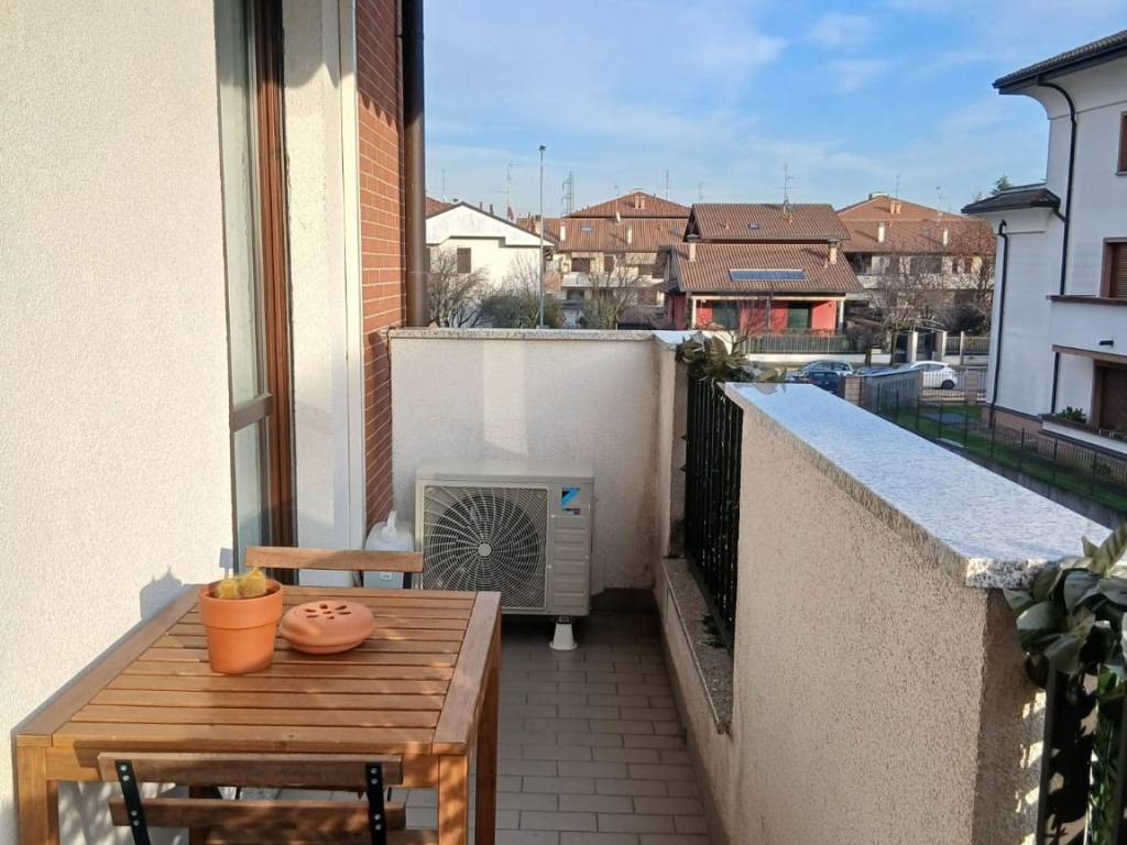 Appartamento a Gorla minore in Via Ugo Foscolo - Foto 3