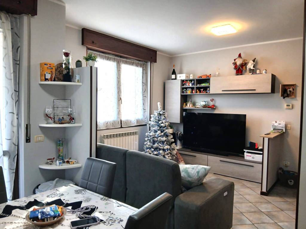 Appartamento a Gorla minore in Via Ugo Foscolo - Foto 5