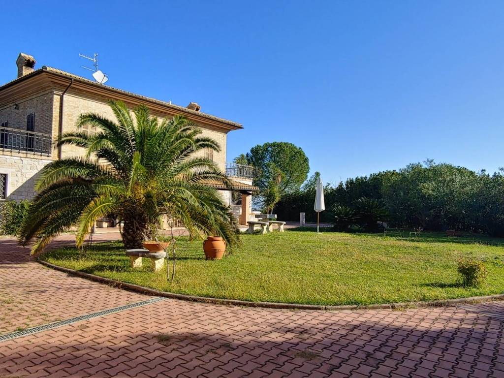 Villa a Ancarano in Contrada Tronto - Foto 2