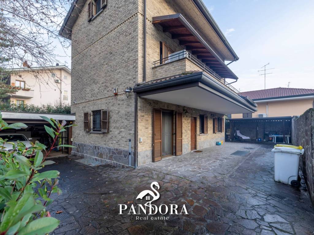 Villa a Novate milanese in Via E de Amicis, 16 - Foto 2