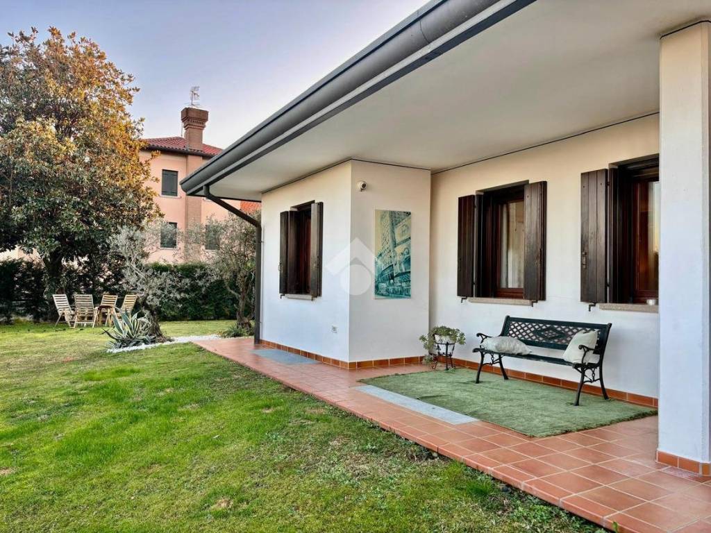 Villa a Montebelluna in Via Ospedale, 15 - Foto 2