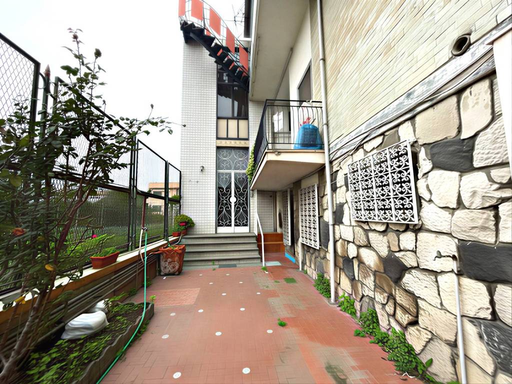 Casa indipendente a Torre annunziata in Via Roma - Foto 4
