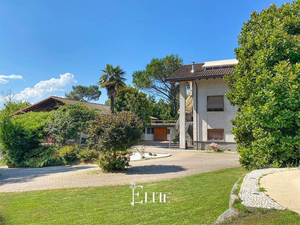 Villa a Sesto calende in Via Riviera, 4 - Foto 3