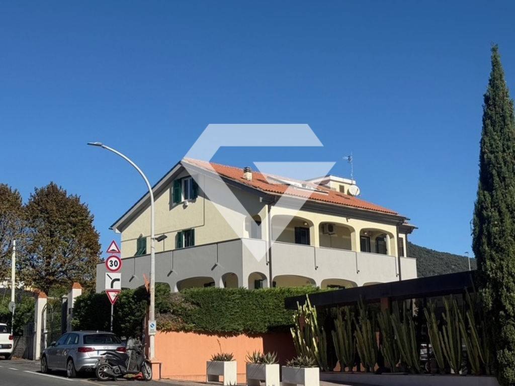 Villa a Loano in Via degli Alpini - Foto 2
