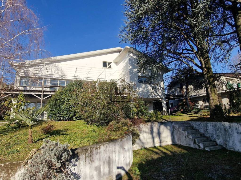 Villa a Vergiate in Via Stoppani - Foto 2