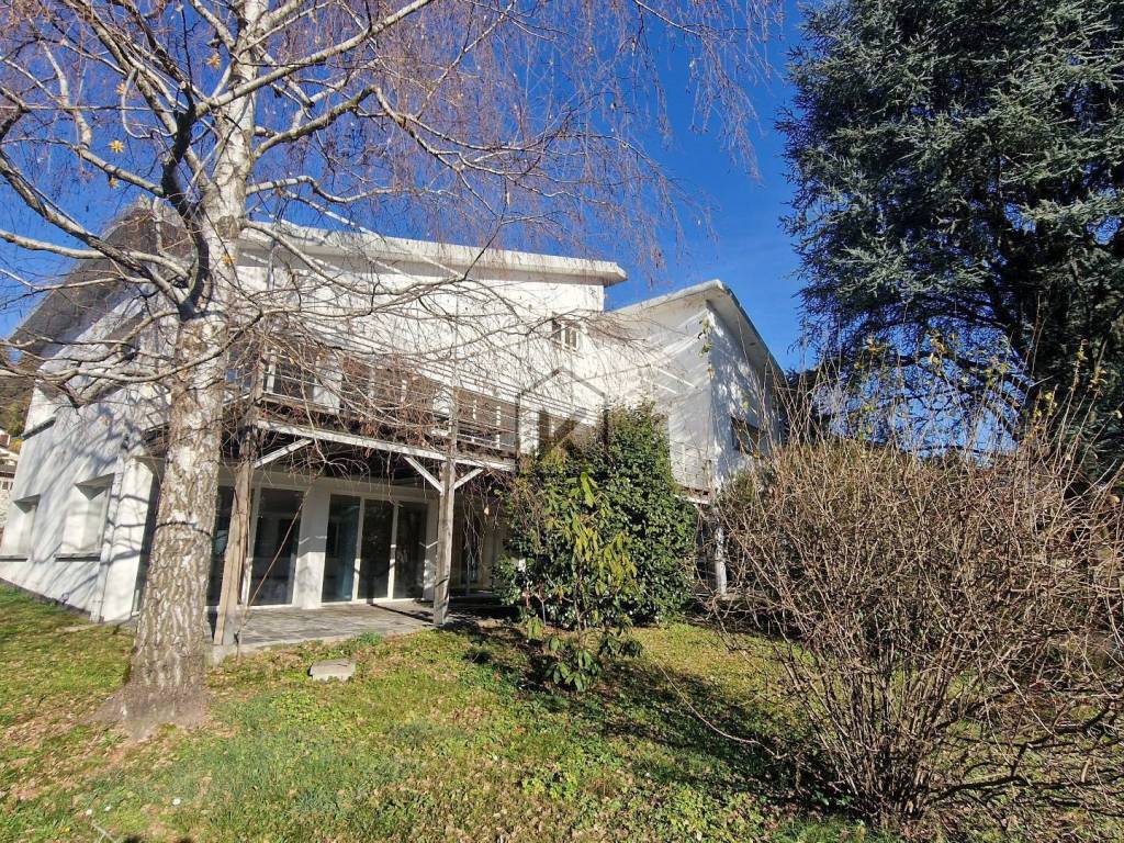 Villa a Vergiate in Via Stoppani - Foto 3