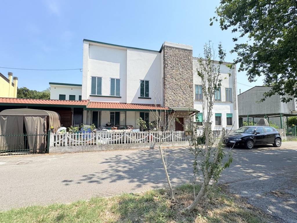 Appartamento a Battaglia terme in VIA FRATELLI ROSSELLI n. 25 Piano T-1 - Foto 2
