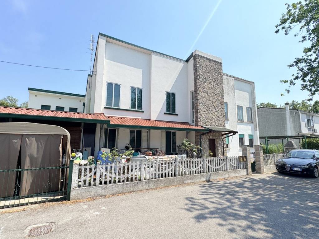 Appartamento a Battaglia terme in VIA FRATELLI ROSSELLI n. 25 Piano T-1 - Foto 4