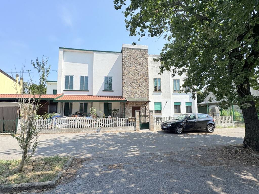 Appartamento a Battaglia terme in VIA FRATELLI ROSSELLI n. 25 Piano T-1 - Foto 5