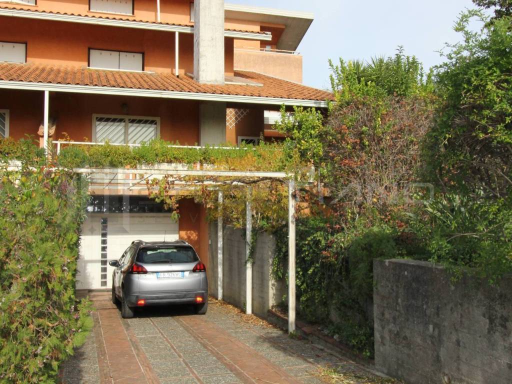 Villa a Rende in VIA AMEDEO MODIGLIANI, 12 - Foto 2
