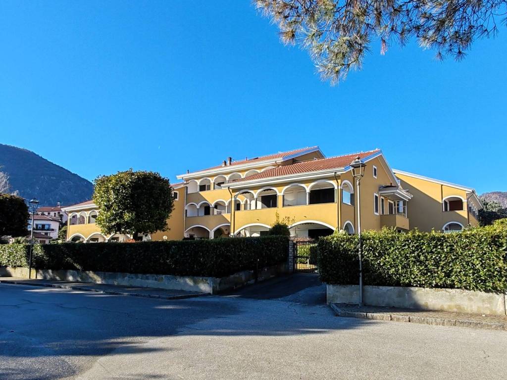 Appartamento a Baveno in Via Repubblica dell'Ossola, 7 - Foto 2
