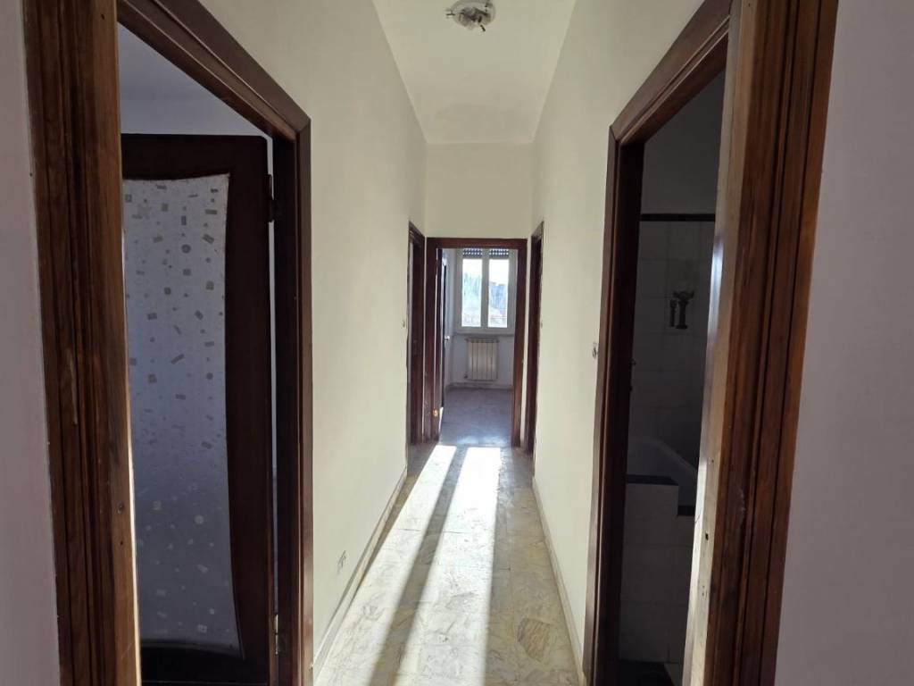 Appartamento a Guidonia montecelio in Via Puglie - Foto 3