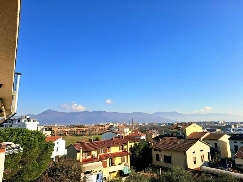 Appartamento a Prato in Via Giacomo Leopardi, 11 - Foto 2