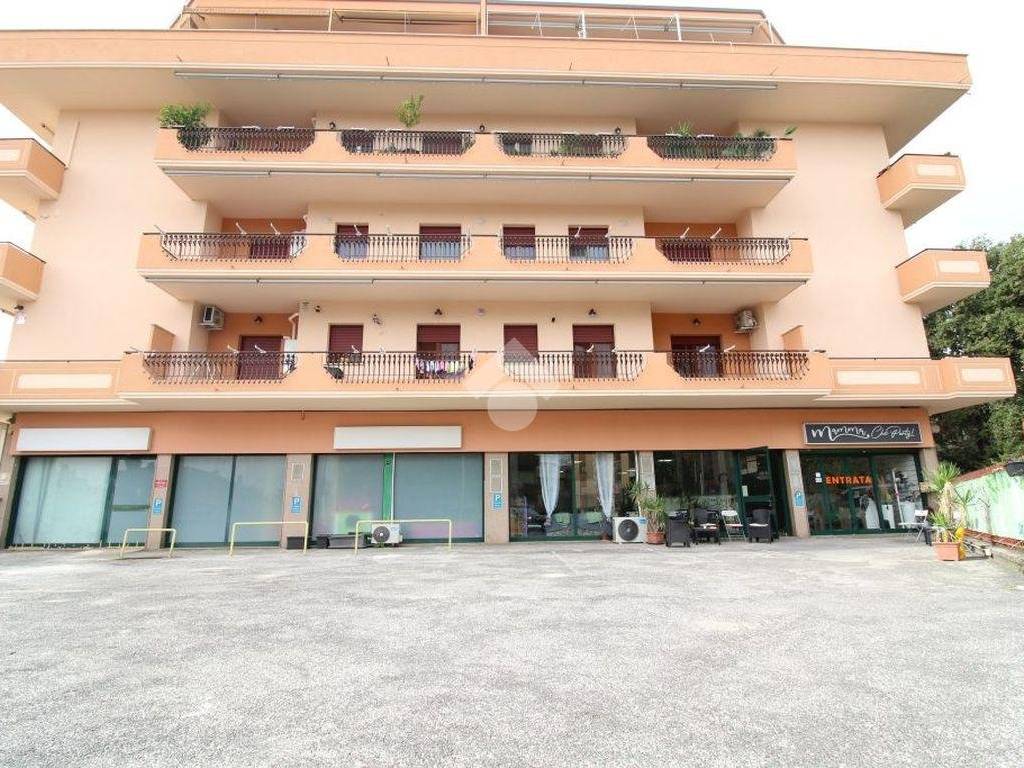 Immobile a Monterotondo in LOCALE COMMERCIALE VIA SAN MARTINO, 47 - Foto 2