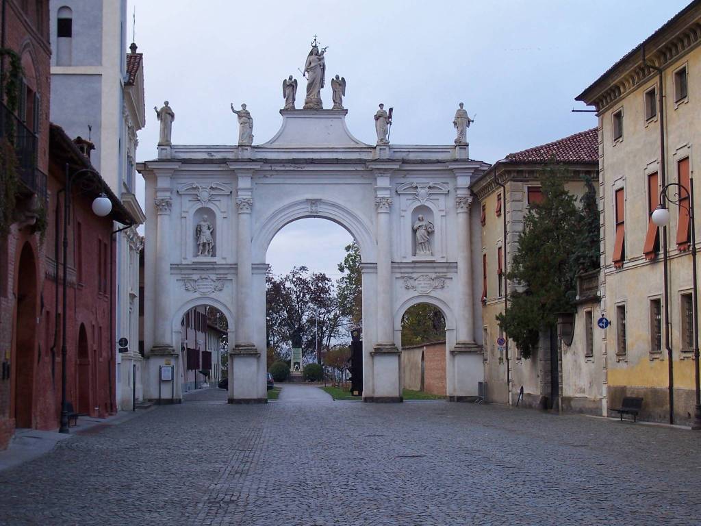 Appartamento a Cherasco in Corso Luigi Einaudi - Foto 5