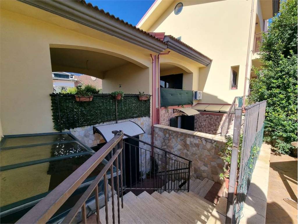 Villa a Catanzaro in VIA GIUSEPPE DI TARDO - Foto 3