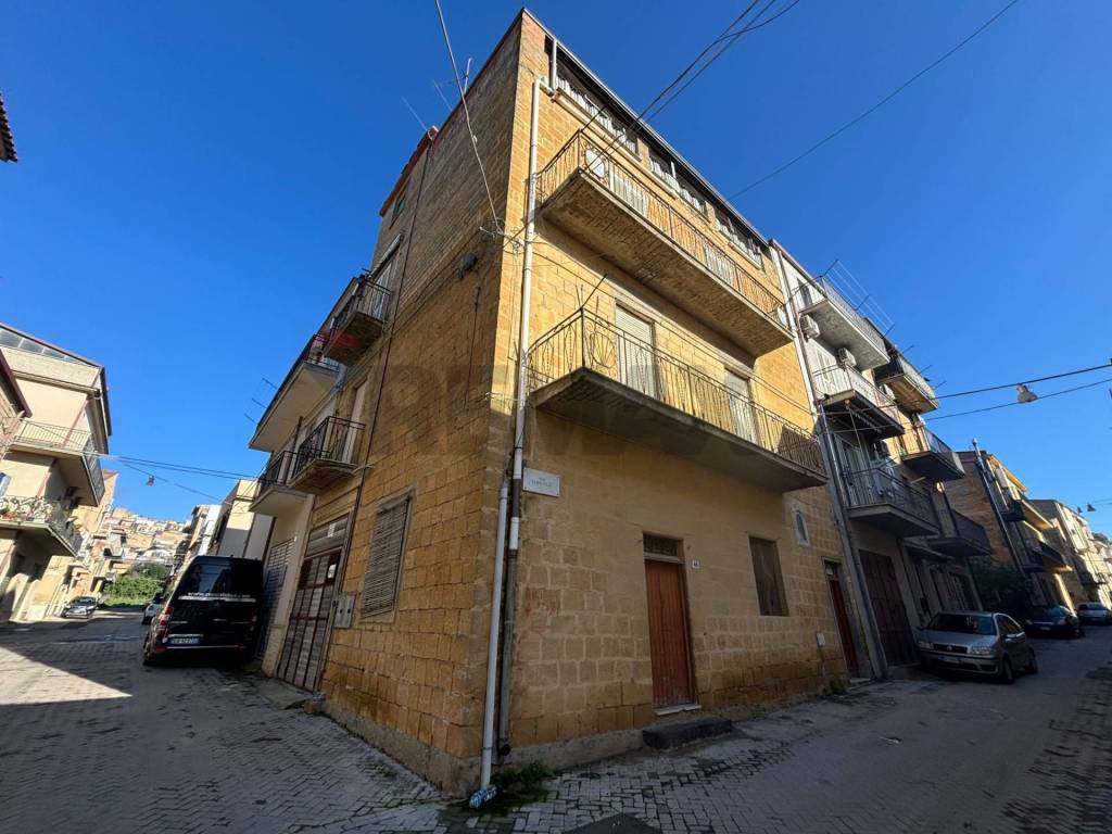 Casa indipendente a Pietraperzia in Via Fabio Filzi, 64 - Foto 2