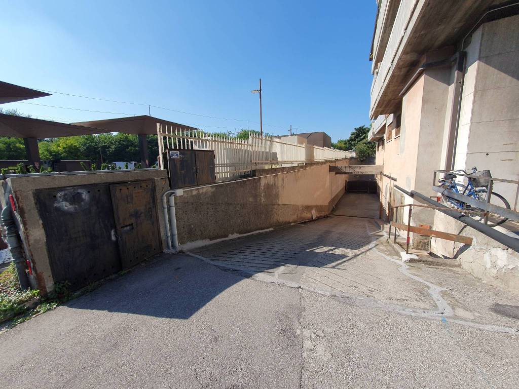 Box / garage a Verona in Via Franco Faccio - Foto 3