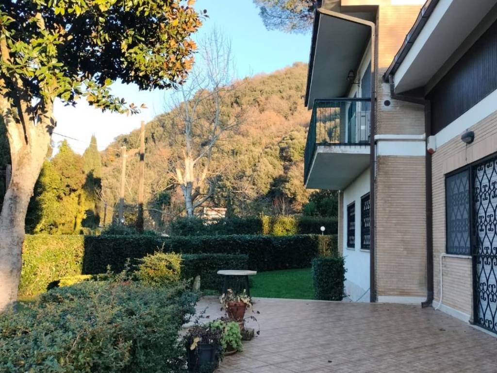 Villa a Anguillara sabazia in Via Lungolago delle Muse - Foto 5