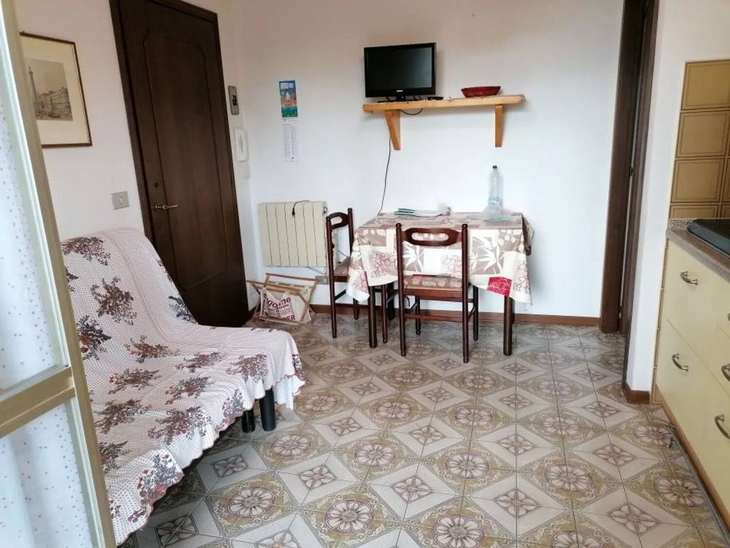 Appartamento a Follonica in Via Lago Di Lugano, 2 - Foto 2
