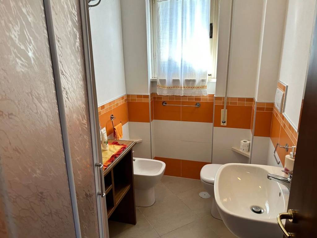 Appartamento a Follonica in Via Lago Di Lugano, 2 - Foto 4