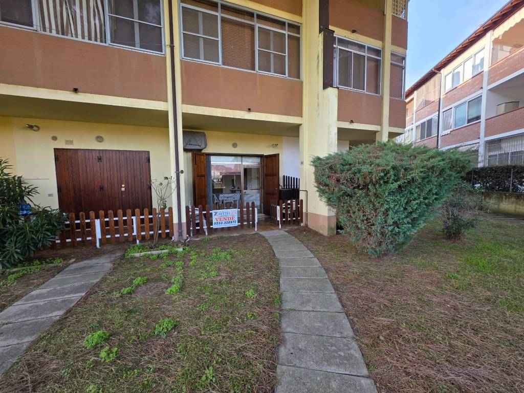 Appartamento a Comacchio in Viale Giacomo Leopardi, 62 - Foto 2