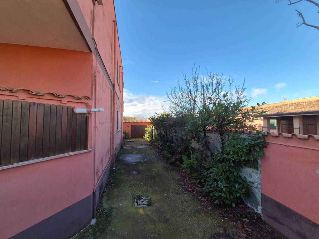 Appartamento a Fiumicino in Via Silvio Angelucci - Foto 2