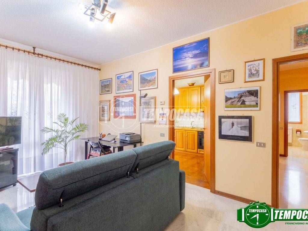 Appartamento a Magenta in Via Lucio Lombardo Radice - Foto 2