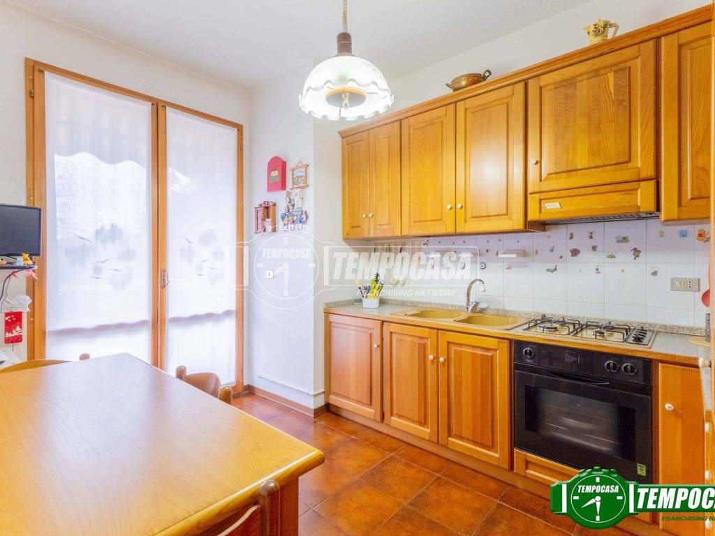 Appartamento a Magenta in Via Lucio Lombardo Radice - Foto 3
