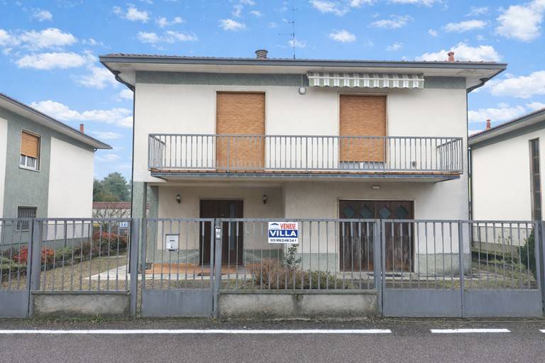Villa a Gorla maggiore in Via S. Rossi, 15 - Foto 2