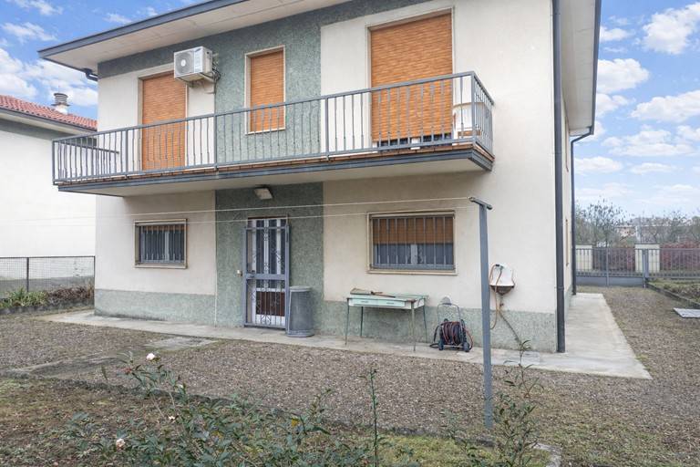 Villa a Gorla maggiore in Via S. Rossi, 15 - Foto 3