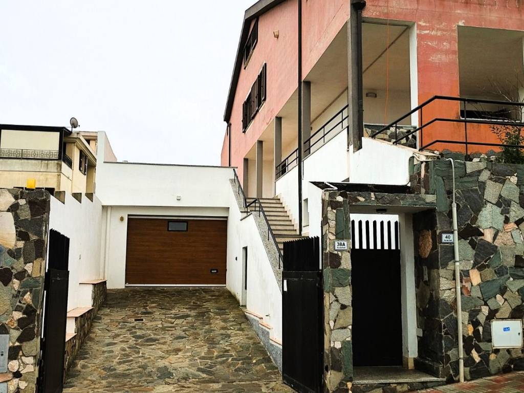 Villa a Cagliari in Via dei Fiori, 40 - Foto 2
