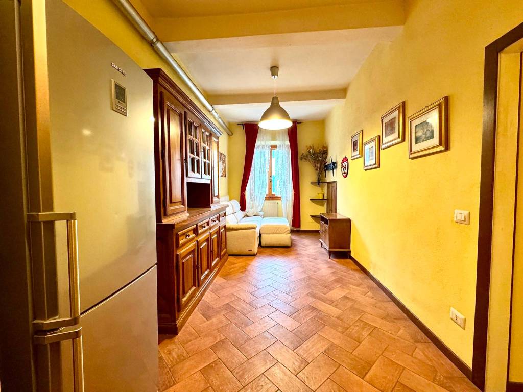 Appartamento a Montevarchi in Via Roma - Foto 2