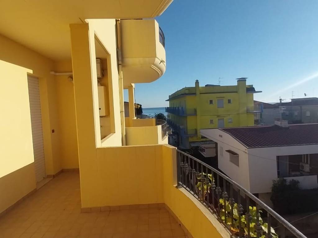 Appartamento a Tortoreto in Via Edmondo De Amicis - Foto 4