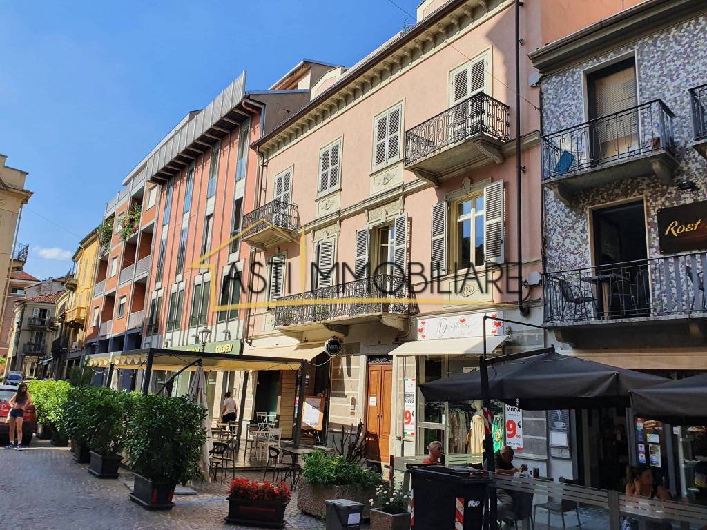 Appartamento a Asti in Via Camillo Benso di Cavour, 68 - Foto 2