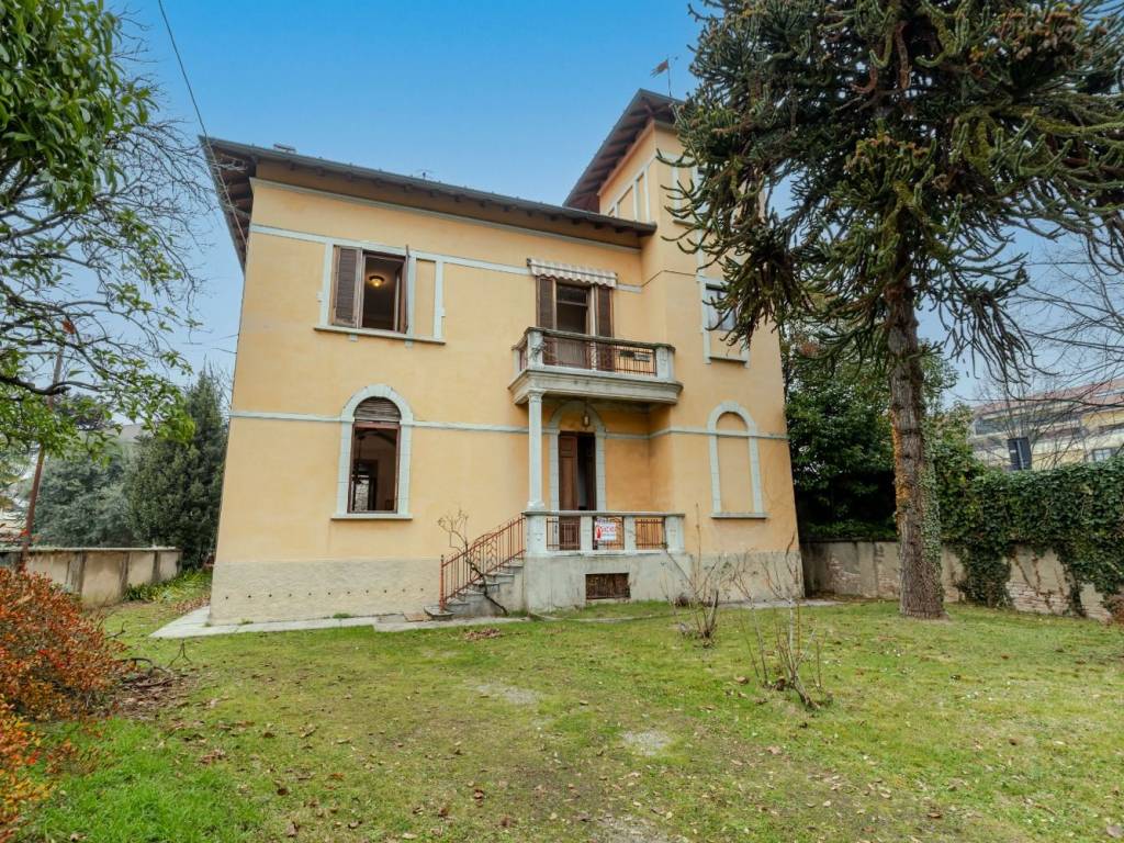 Villa a Tradate in Via Zini, 9 - Foto 2