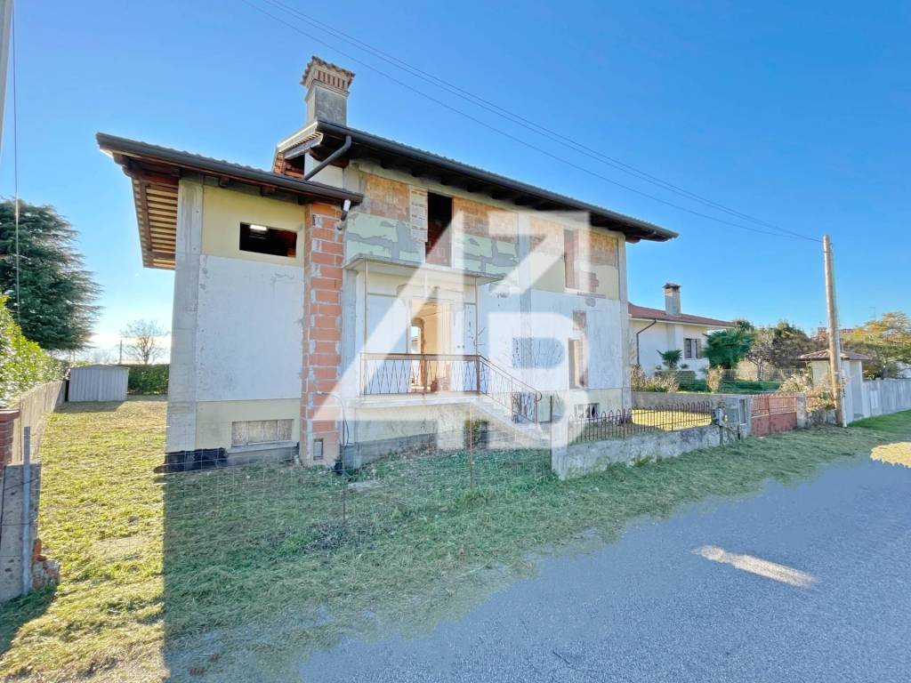 Villa a Buja in Via Ursinins Piccolo, 63 - Foto 2