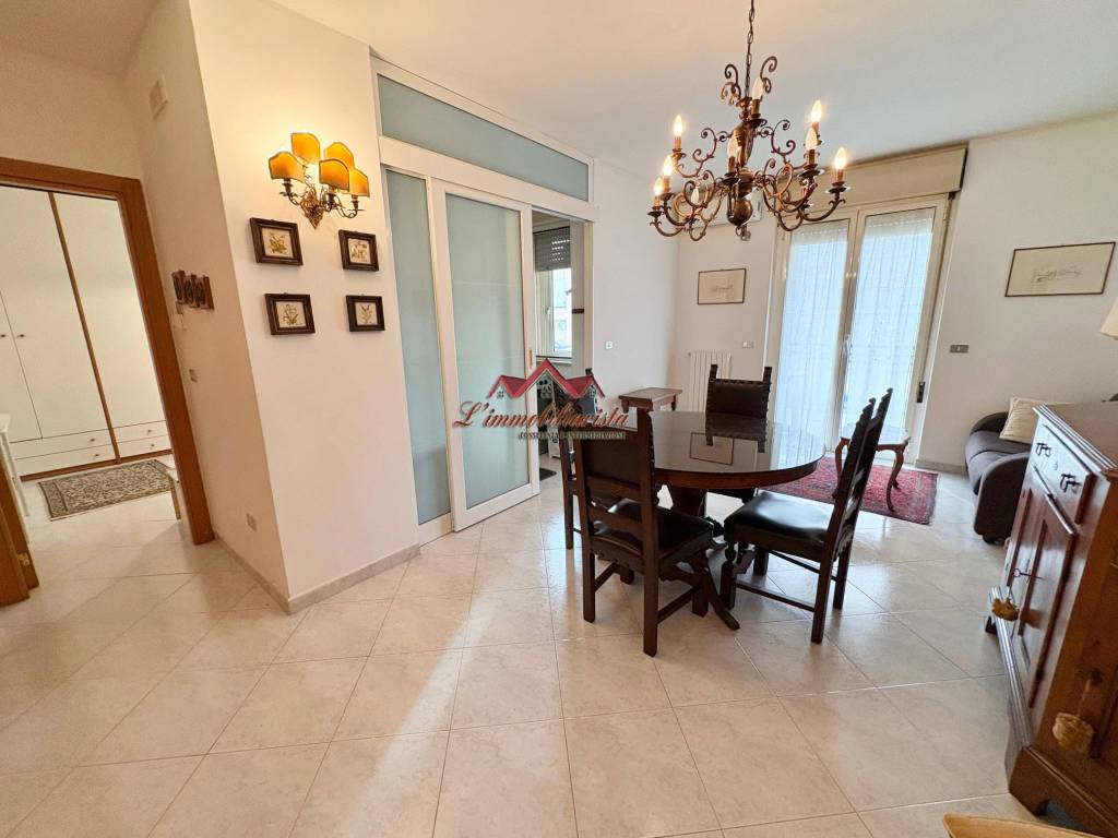 Appartamento a Valenzano in Via Giuseppe Tatarella - Foto 2