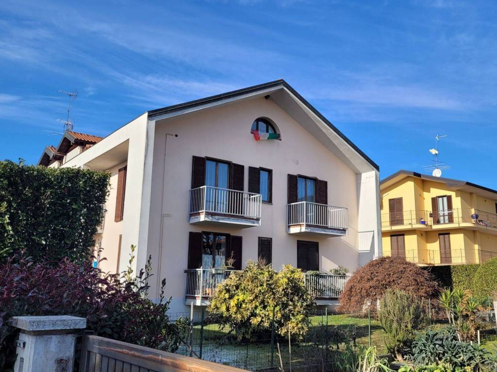 Appartamento a Varallo pombia in Via Isonzo, 3 - Foto 2