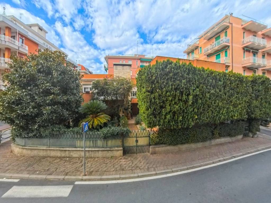 Villa a Borghetto santo spirito in via Dante, 1 - Foto 5