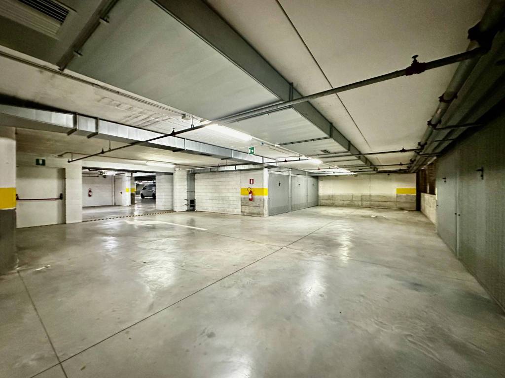 Box / garage a Bologna in Via Giovanna Zaccherini Alvisi, 12 - Foto 3