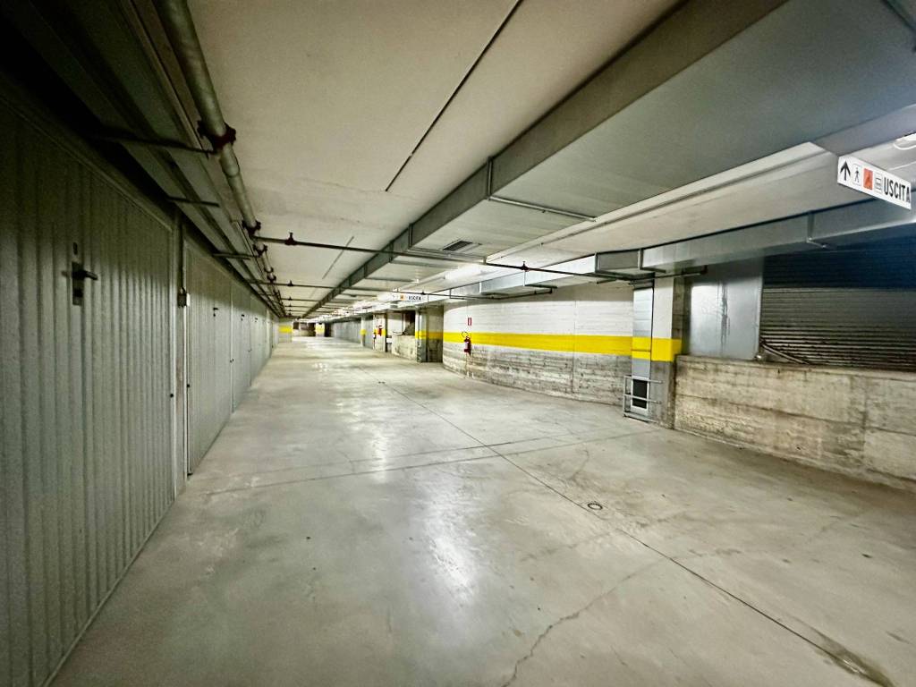 Box / garage a Bologna in Via Giovanna Zaccherini Alvisi, 12 - Foto 4