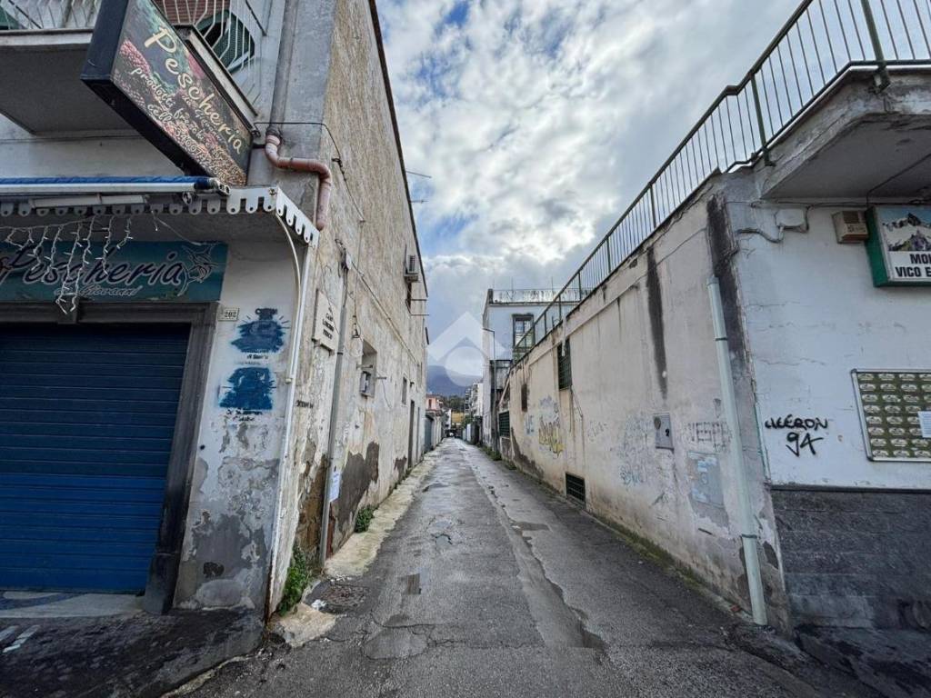 Box / garage a Castellammare di stabia in Via Caio Longinio Prisco, 16 - Foto 2