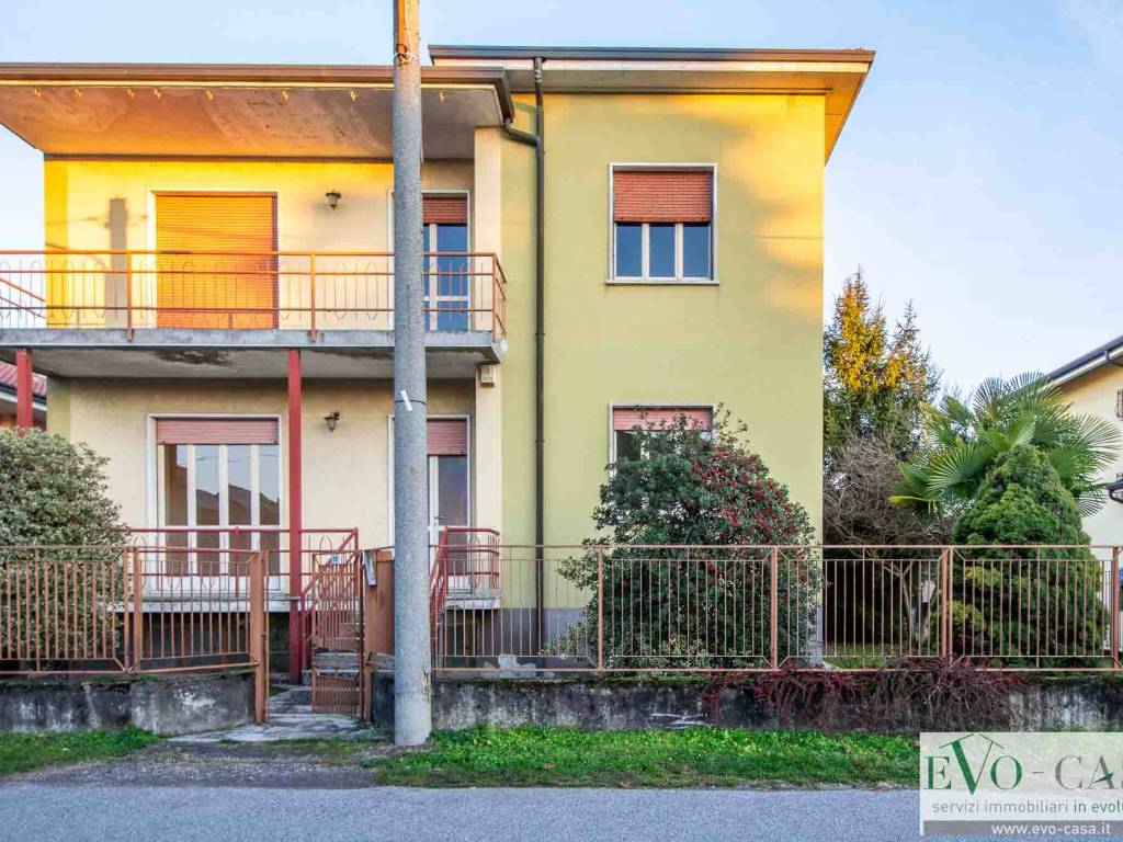 Villa a Magnago in Via Amatore Sciesa, 10 - Foto 3