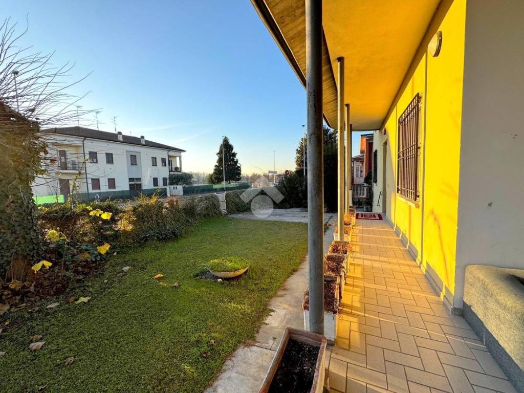 Villa a Goito in Strada Statale Goitese, 136 - Foto 3