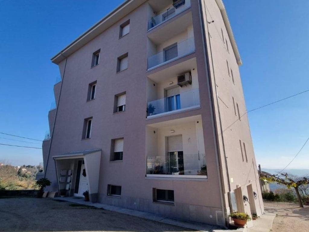 Appartamento a Loro piceno in Via John e Robert Kennedy - Foto 3